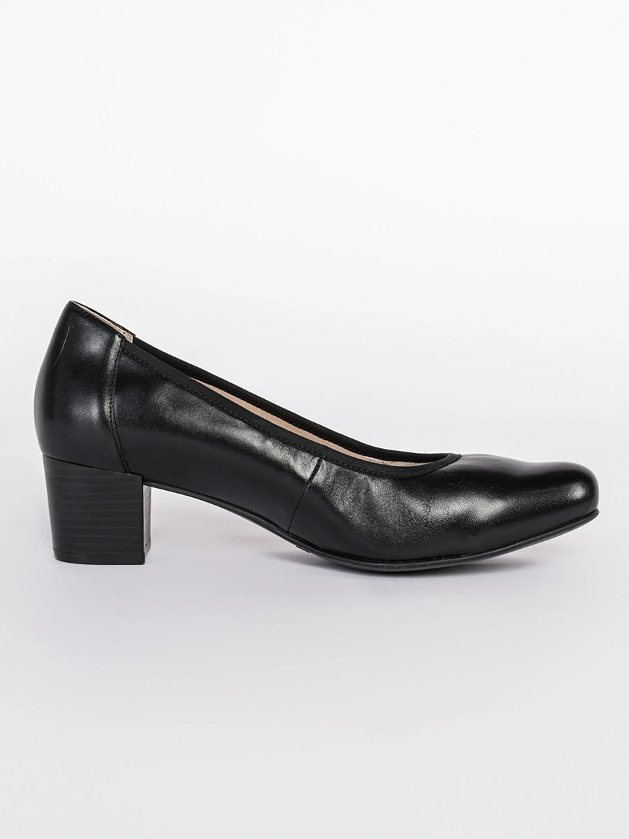 Туфли черного цвета на среднем каблуке